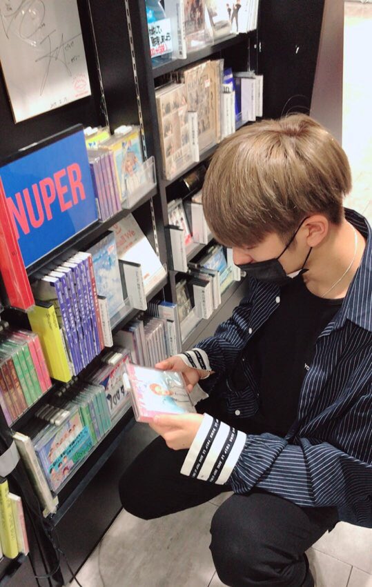 six_snuper's tweet photo. [trans]
Snuper cds are nice, aren't they~

#Snuper #Sangil #Sebin #TheCds #AreNiceArentThey https://t.co/sj2MrKmC1h