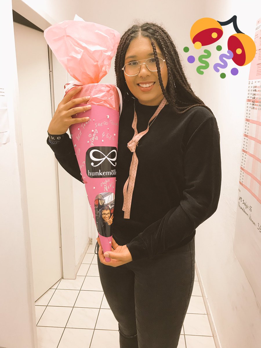 Wir haben einen Grund zu feiern, unser Shero @NaomiPartsch ist offizielle Auszubildende, auf erfolgreiche 3 Jahre 🎀 <a href="/Hunkemoller/">Hunkemöller</a>