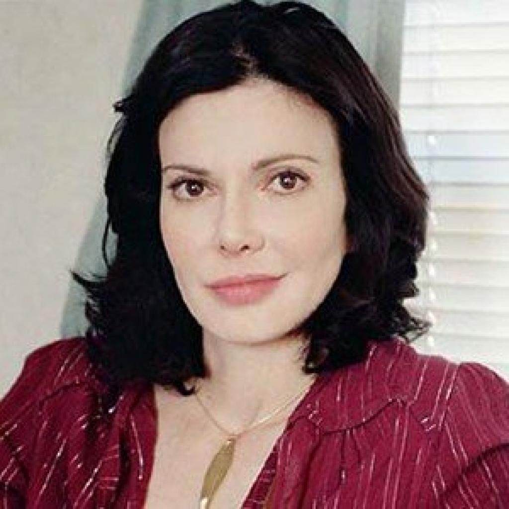 BecomingWellthy's tweet image. I’m still going on bad dates, when by now I should be in a bad marriage | LAURA KIGHTLINGER