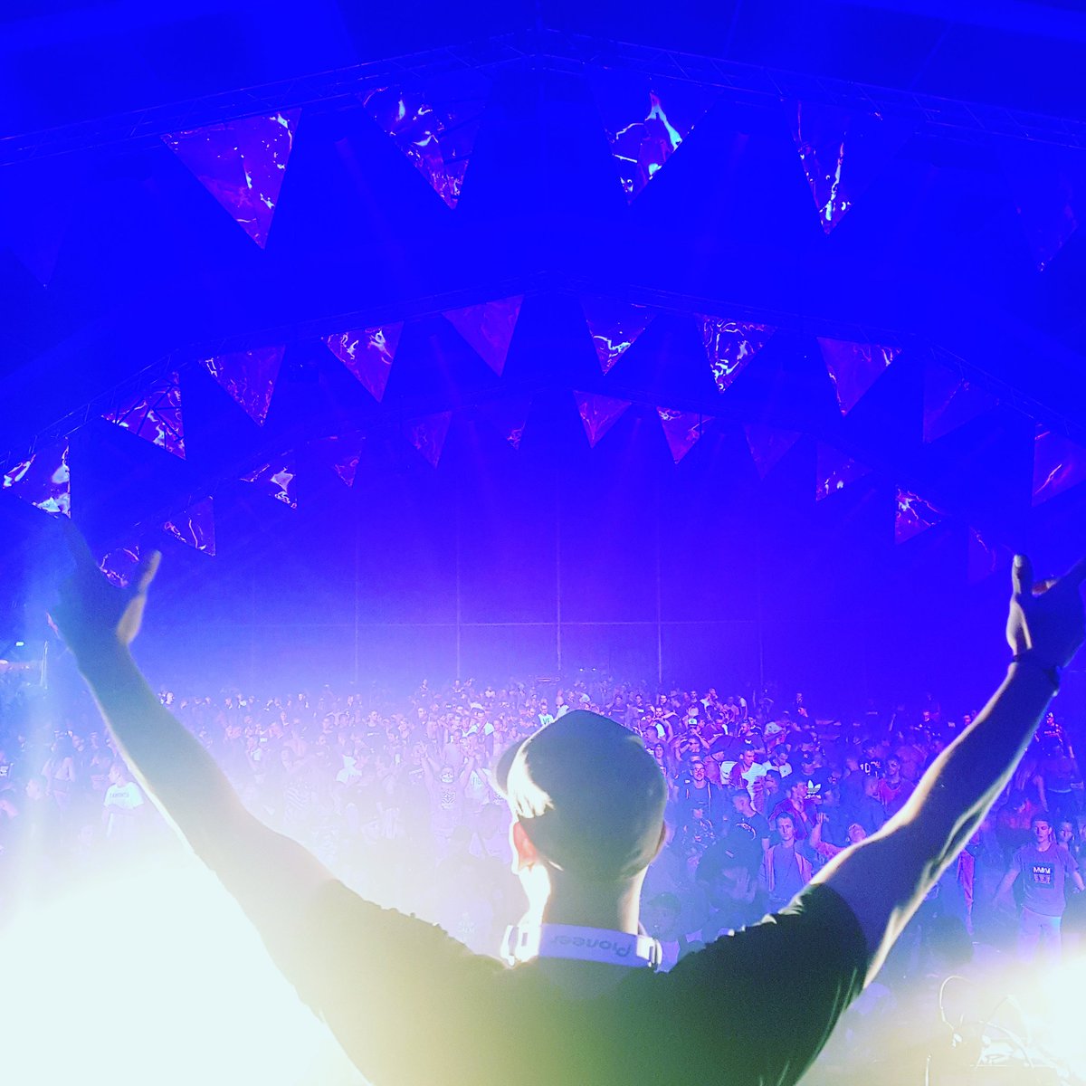 DecipherShinra's tweet photo. Epic vibes from Qbase. What a party and thank you crowd 💣 https://t.co/Mdznn18Hjx