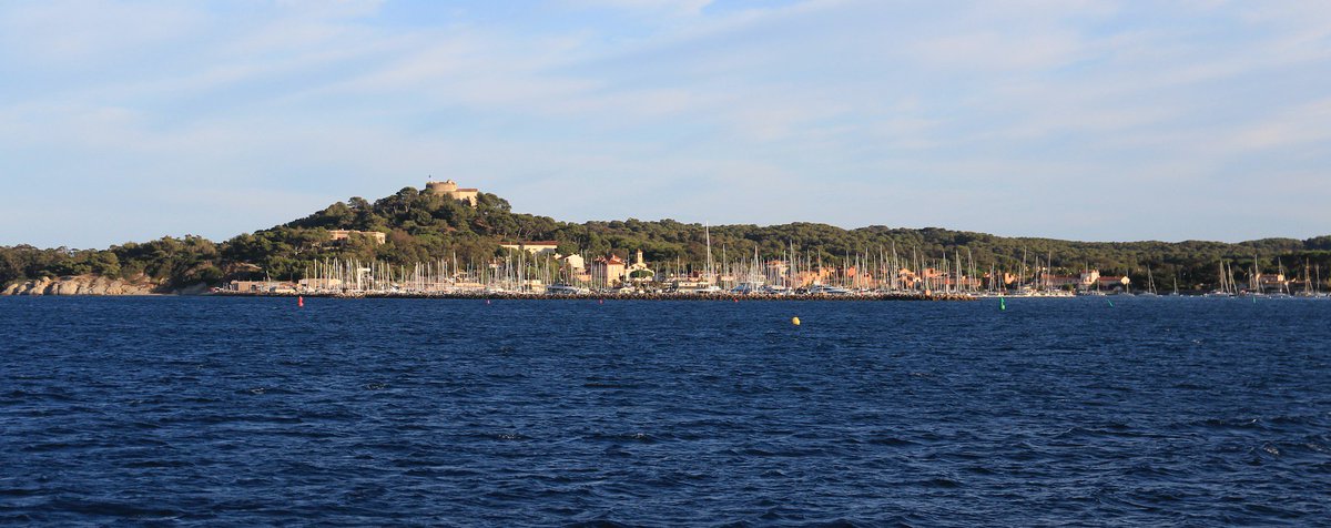 Ampk2017's tweet photo. Kick off #AMPK2017 in #Porquerolles https://t.co/ofgj7wgEaJ