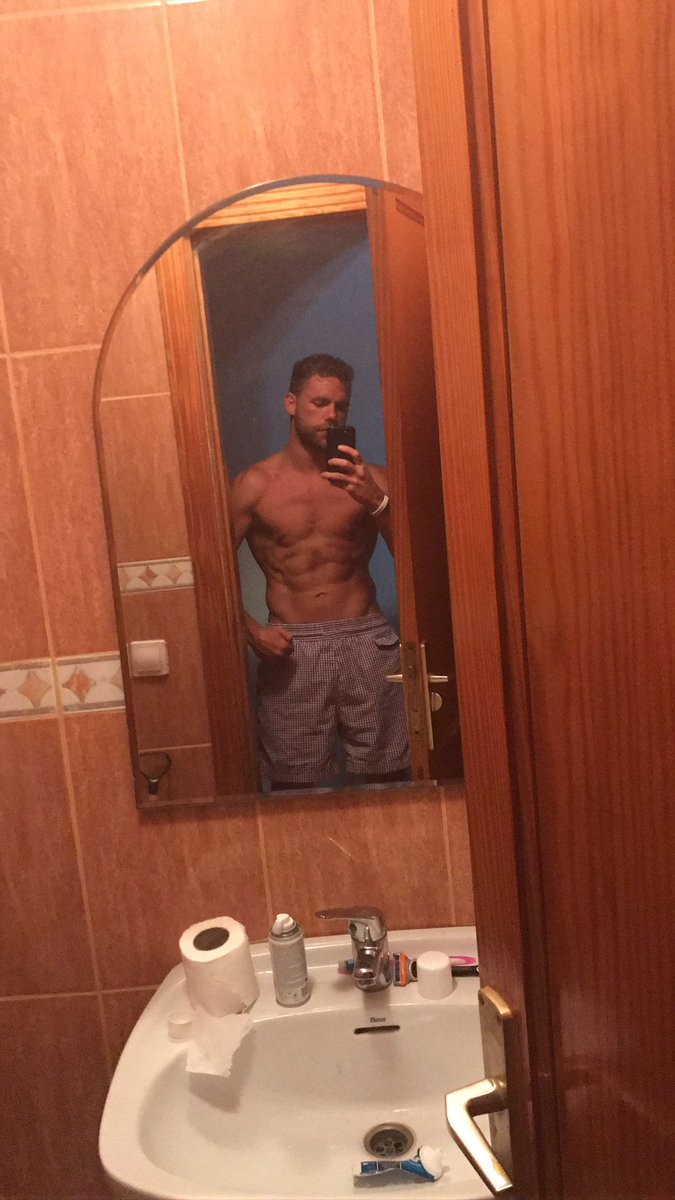 bjsaunders_'s tweet photo. To all my haters put your last pound coin on me getting beat plz so I can leave you all broke as motherfuckers' 😉 https://t.co/AKD4zVa03J