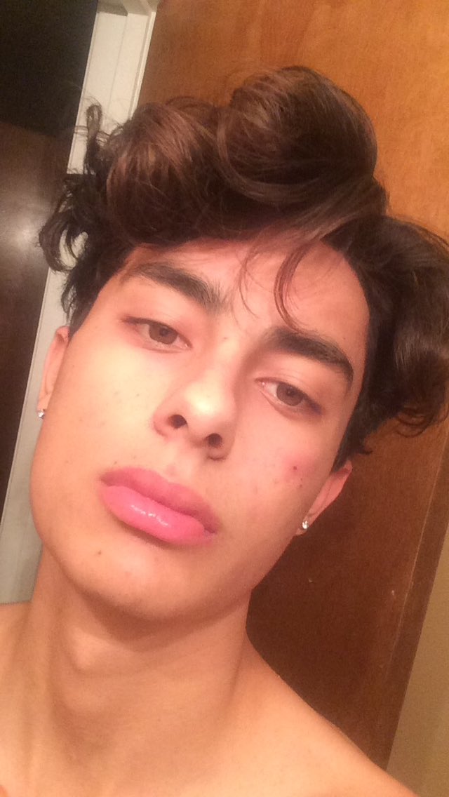 kidnamedriley's tweet photo. "LMAO" "HAHAHA" "IM DEAD" https://t.co/ar7vZXdInz