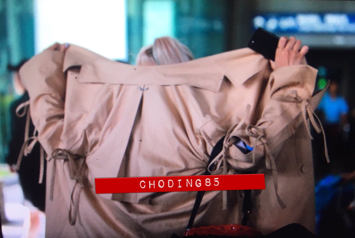 #snsd #hyoyeon #sunny #효연#써니170911 인천공항 입국
어머 ..둘이 뭐하고 있어요!!공공장소에서!!!