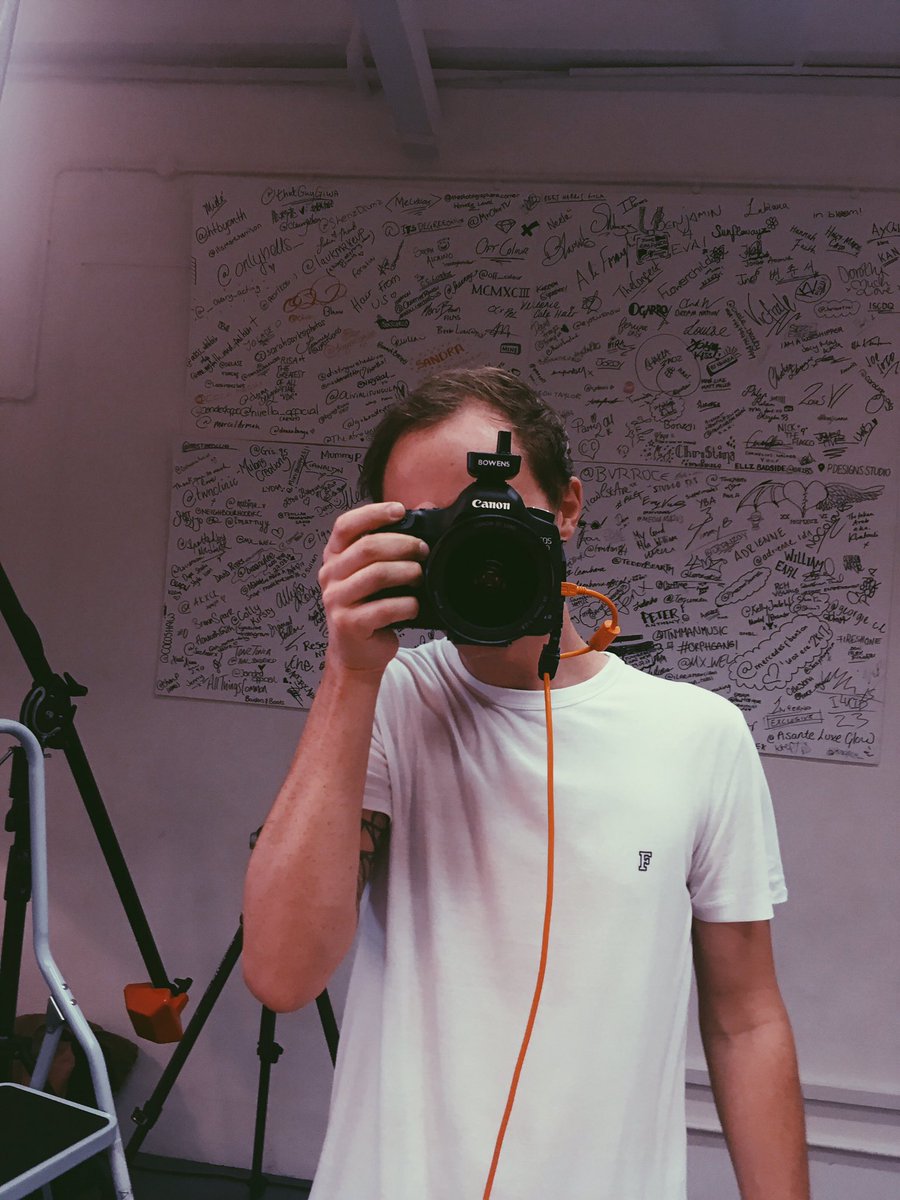 TYCOfficial's tweet photo. Had a day with @_georgebaxter 📸 his mind is ✔️ #newsnaps #newmusic #photographer #London https://t.co/lV0tH1HMAE