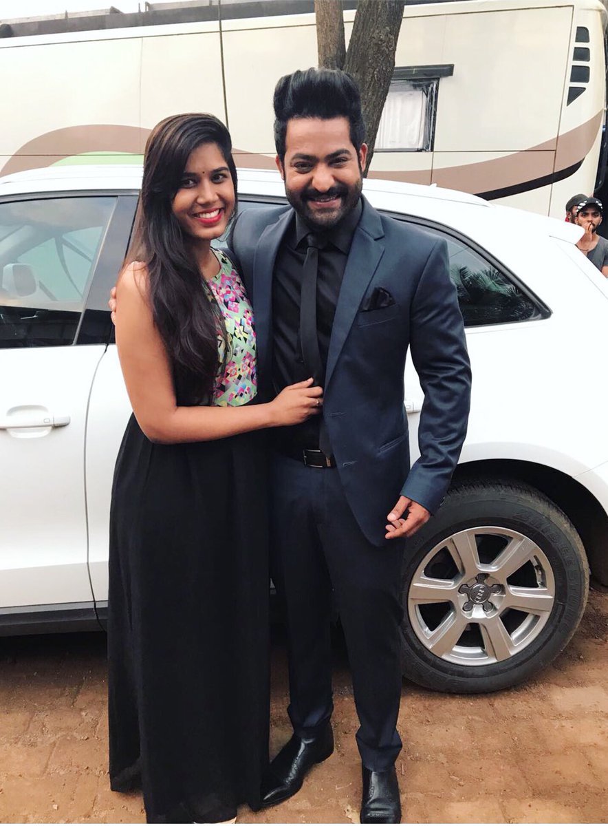 RajeshwariGowd's tweet photo. This Man,That Aura 😍 #Blessed #MaaNTR #Jailavakusa #LoveHappened #JaiNTR #HotHost #BestHost #BiggBossTelugu @tarak9999 #ILoveYou ❤️ https://t.co/xpC5fatAqZ