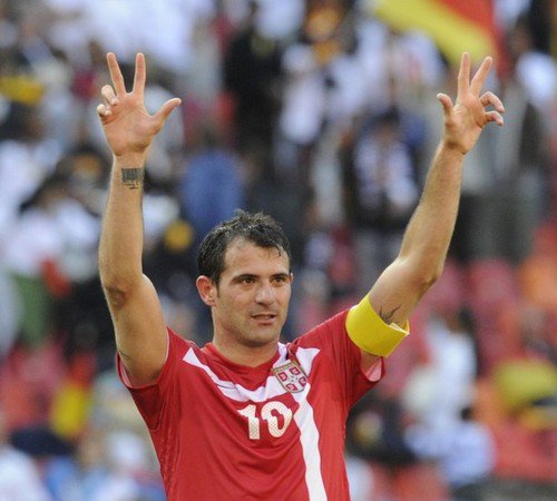 FranceZvezda's tweet photo. 🎂 Il a aujourd'hui 39 ans, joyeux anniversaire Dejan Stanković ! Sûrement le meilleur joueur serbe des années 2000, formé chez nous https://t.co/lEENW1llRx