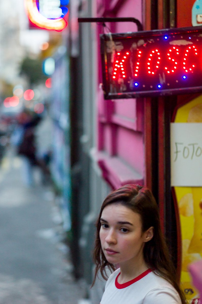 heyphotographer's tweet photo. Kiosk girl https://t.co/9zM1E5PXRw #photo https://t.co/5rWq20spvC