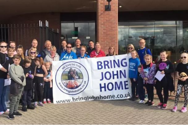Friends walk 12 miles to Stadium of Light to help Sunderland dad who broke neck in fall: trib.al/VkpM8J7 #northeast <a href="/BringJohnHome_/">Bring John Home</a>