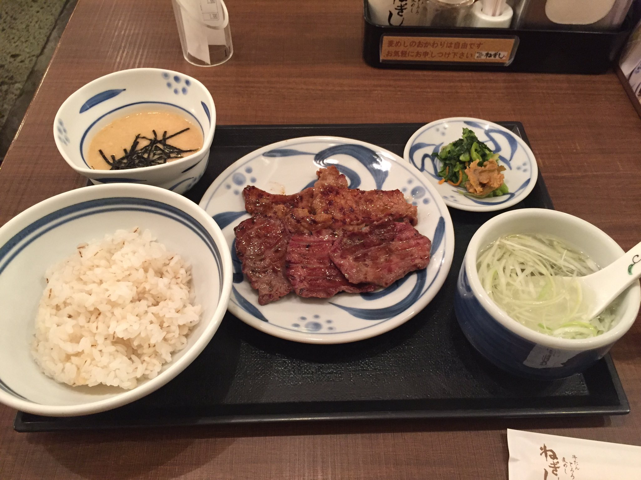 Twitter 上的 魚谷侑未 ご飯少なめにしてください じゃあ半分くらいにしますね え 半分は流石に少ないんじゃ おかわり自由なんで O O あ はい ご飯足りない死ぬと思ったけど ダイエット的には多分これで良かったんや 移動して麻雀格闘倶楽部