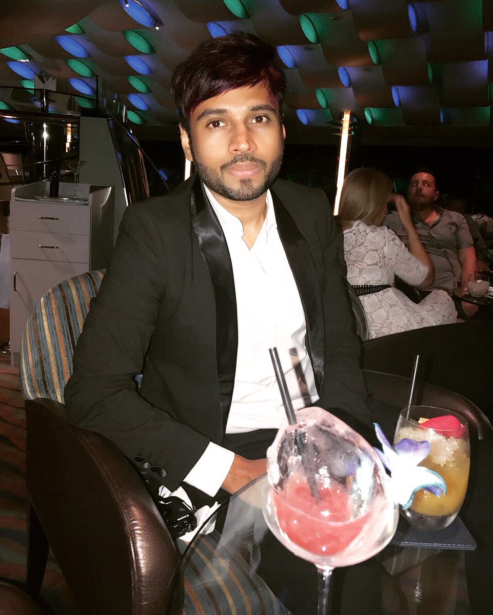 DJShadowDubai's tweet photo. Living the 'high' end life! #BoozeWithBae #SundayNightDoneRight #aboutlastnight Sx https://t.co/3aGpH34VHf