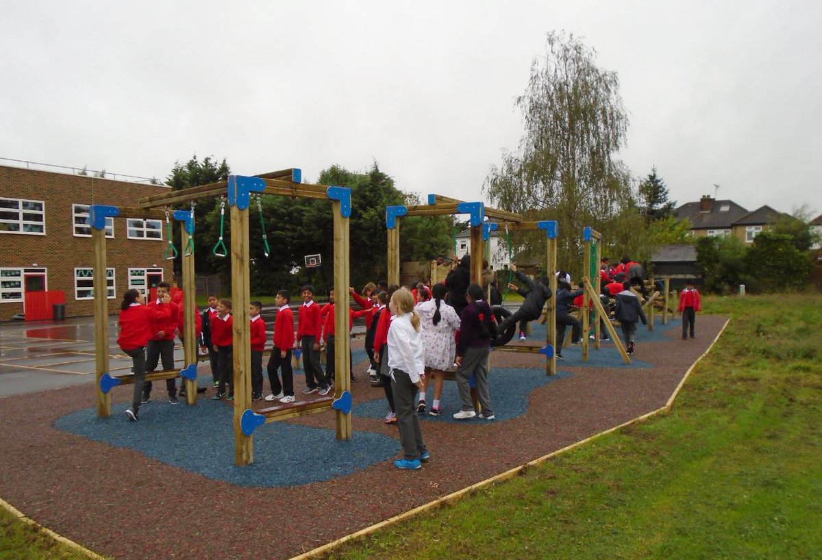 CreativePlayUK's tweet image. We love it when you post photos of your @CreativePlayUK #playequipment These snaps from @GrimsdykeSchool are giving us our #MondayMotivation