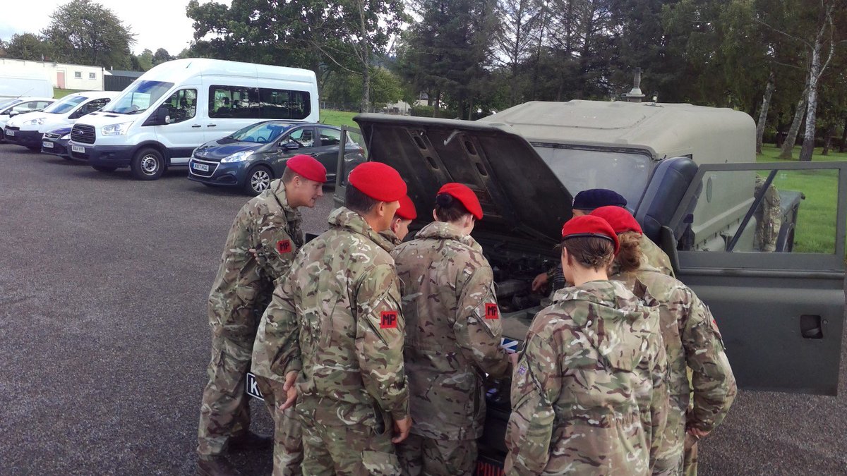 1RegtRMP's tweet photo. @253RMP_Reserves @243procoy #116ProCoy conduct basic driver and veh maint training before heading out on the trg area #RMPReserves https://t.co/GoD9Jiv4lT