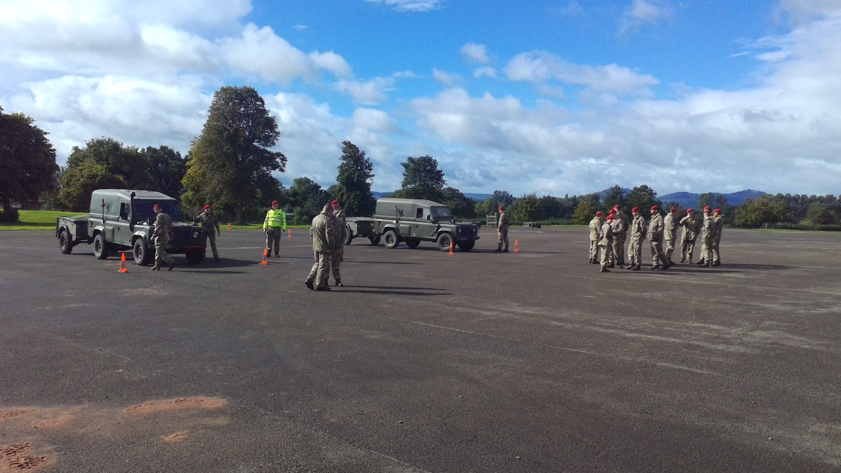 1RegtRMP's tweet photo. @253RMP_Reserves @243procoy #116ProCoy conduct basic driver and veh maint training before heading out on the trg area #RMPReserves https://t.co/GoD9Jiv4lT