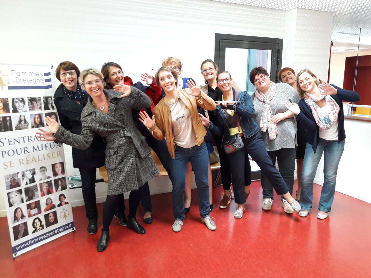 SophieBoismain's tweet photo. Une belle énergie encore ce matin pour notre atelier @FemmesBretagne à #SaintNazaire ! Merci à notre intervenante @VirginieReze  👍 https://t.co/JCYKx3vWa2