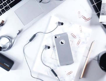 LesTDP's tweet photo. Si vous avez envie de changer de coque, RDV chez The Kase ! Bénéficiez de -20%, pas mal non ?📱 #thekase #smartphones #lesterrassesduport https://t.co/WzJFzJKZep