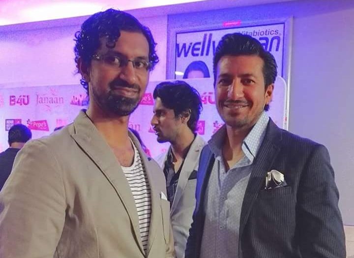 LollywoodLines's tweet photo. With WIQAR ALI KHAN, star of my favourites film #JALAIBEE at the Premiere of #JANAAN at #Cineworld #O2.
#Lollywood #Bollywood #Hollywood https://t.co/e7gzn37wHT