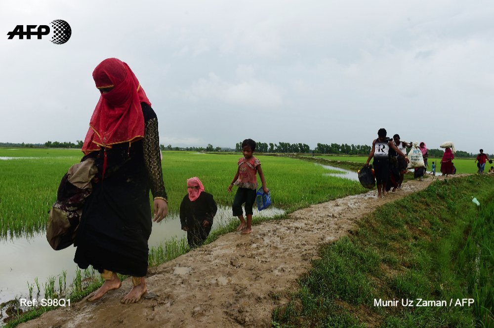 afpfr's tweet photo. Rohingyas en Birmanie: l'ONU dénonce un "exemple classique de nettoyage ethnique" https://t.co/UwQKuWfOlD #AFP https://t.co/HRFs93s5ov
