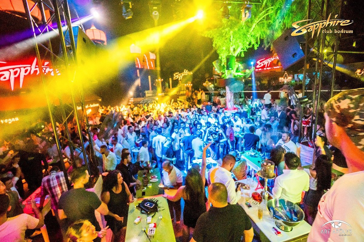 Sezon finalinide böyle güzel yaptık; bütün sezon bizi yalnız bırakmadığınız için herkese teşekkür ederiz.
#bodrum #bodrumgecehayati