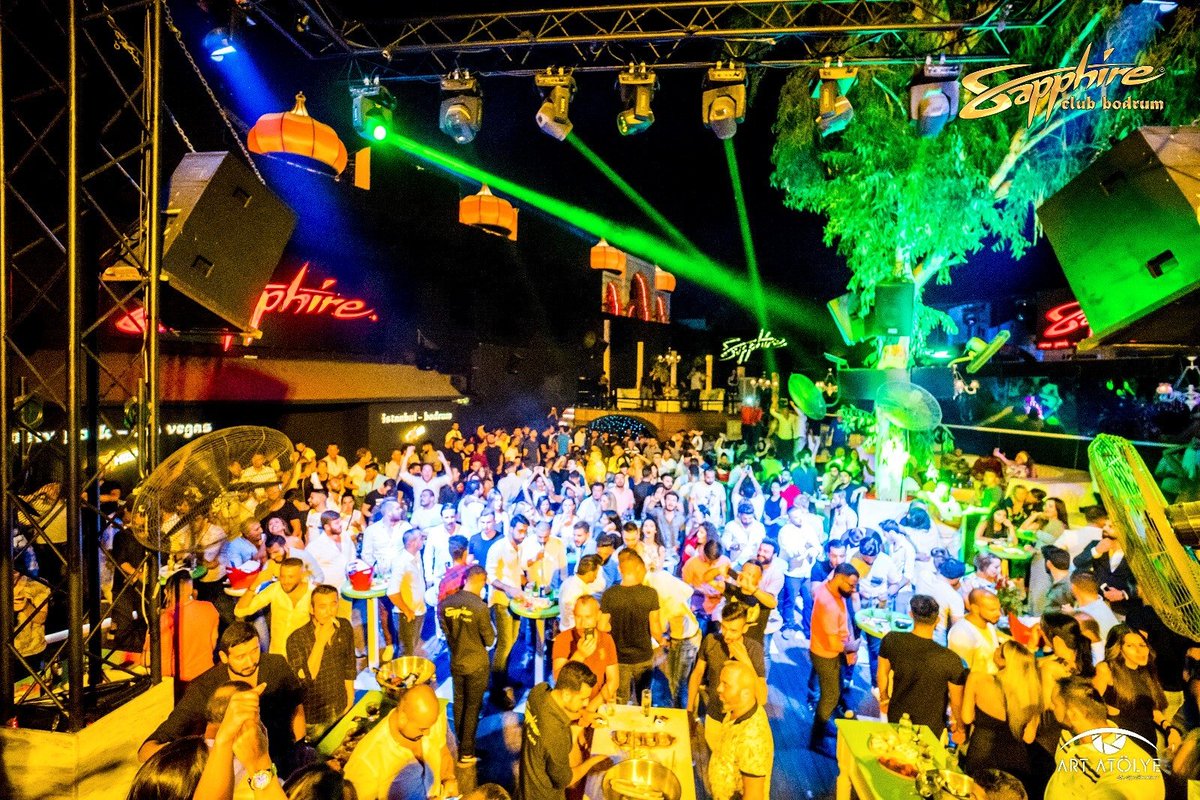 Sezon finalinide böyle güzel yaptık; bütün sezon bizi yalnız bırakmadığınız için herkese teşekkür ederiz.
#bodrum #bodrumgecehayati