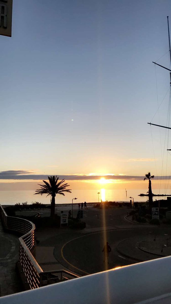 shellyspencer17's tweet photo. Glenelg at sunset #beachesofadelaide #glenelg #sunset https://t.co/Lyt32hX7A8