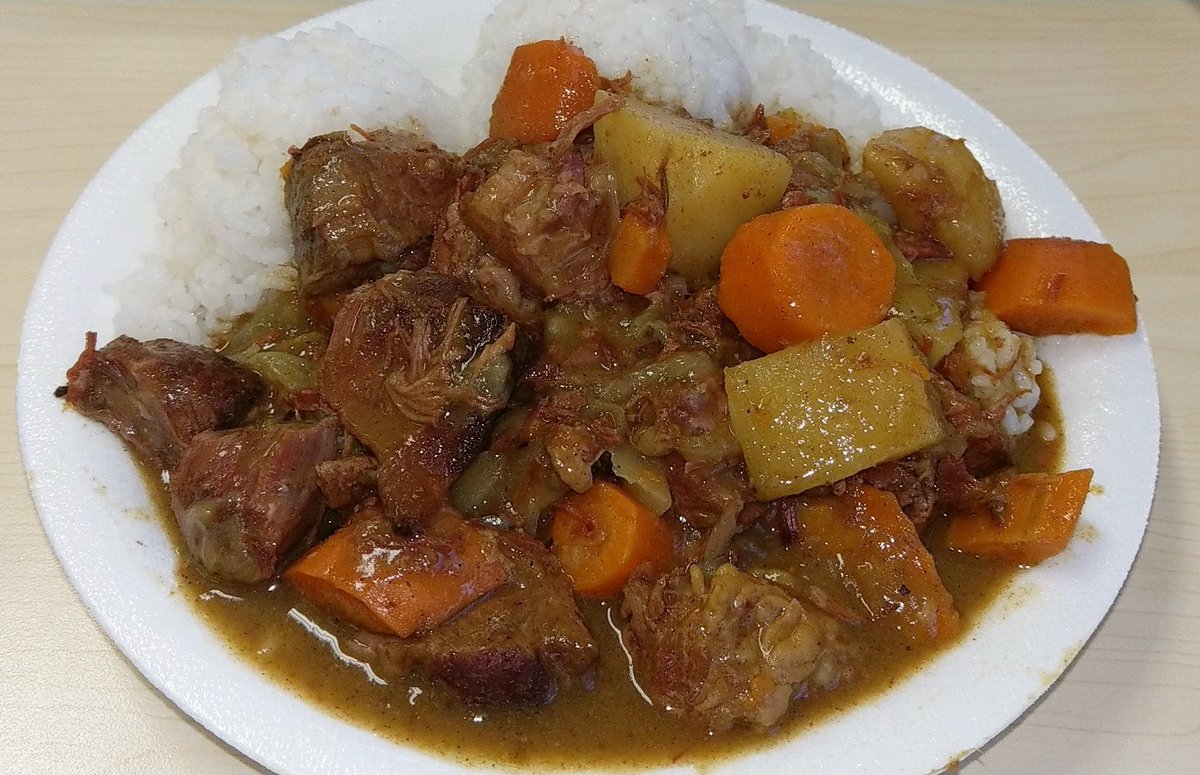 EdOshiro's tweet photo. #Beef #Curry at #GracesInn #Makiki for my #Sunday #lunch #carrots #potatoes #spices #Hawaii #AlohaSunday #onolicious #delicious #oishii https://t.co/fgcNuRDTPy
