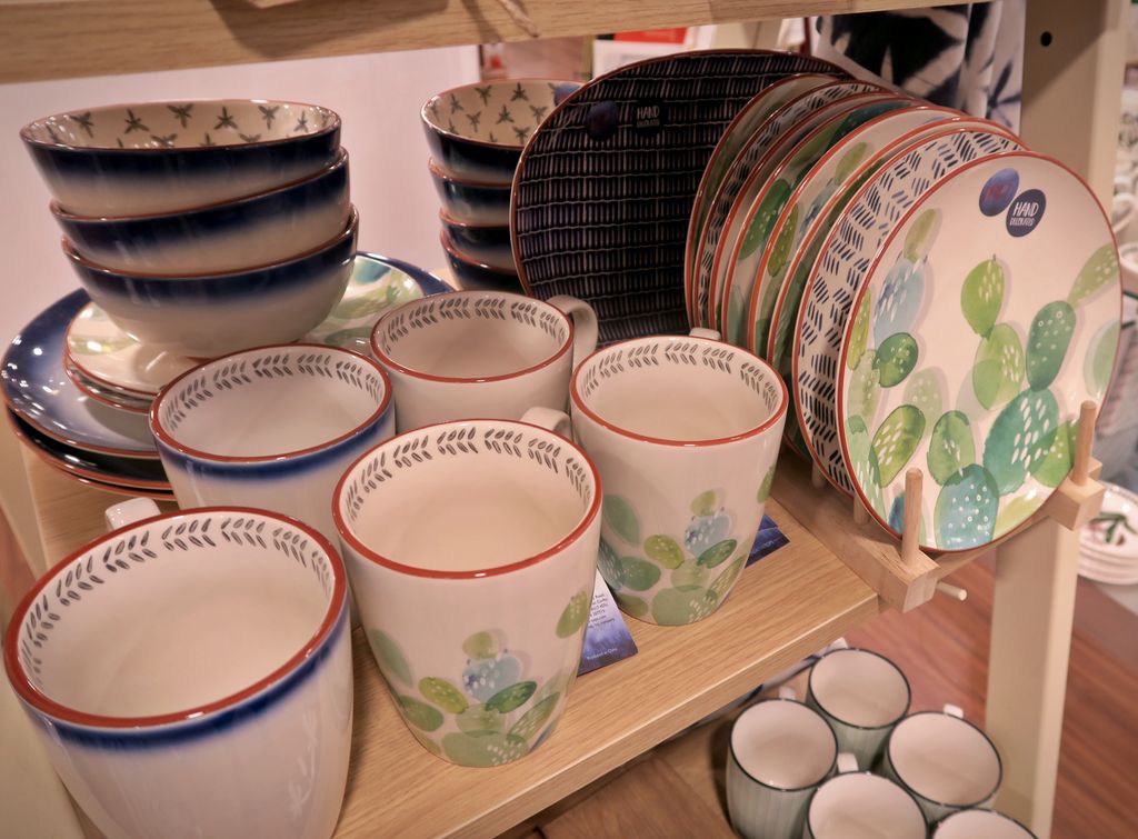 Bradbeers's tweet photo. Discover the hand painted Drift range by Creative Tops at our Romsey store or online: https://t.co/o7J0BMQOaU

#Bradbeers #CreativeTops https://t.co/ldRLzZECYp