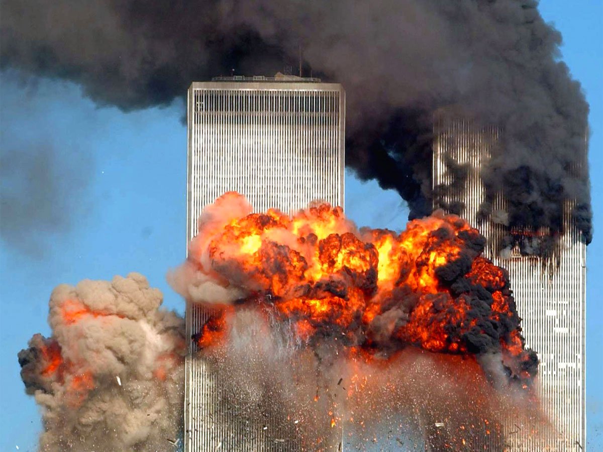 #AccaddeOggi: 9 anni x costruirle, 2 ore x distruggerle, 2.749 vite spezzate.
#11settembre #11settembre2001 #TorriGemelle #WorldTradeCentre