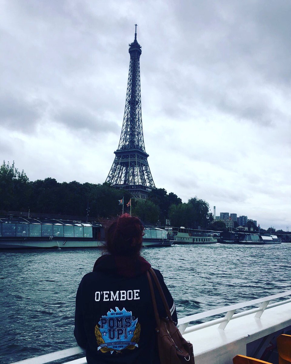 PomsUpESCE's tweet photo. L'équipe Poms'Up vous souhaite à tous et toutes une excellente rentrée📚💙💛 #backtoschool #vieassoesce #cheerleader #pomsup #getreadyforthis https://t.co/IRxoIi2jP0