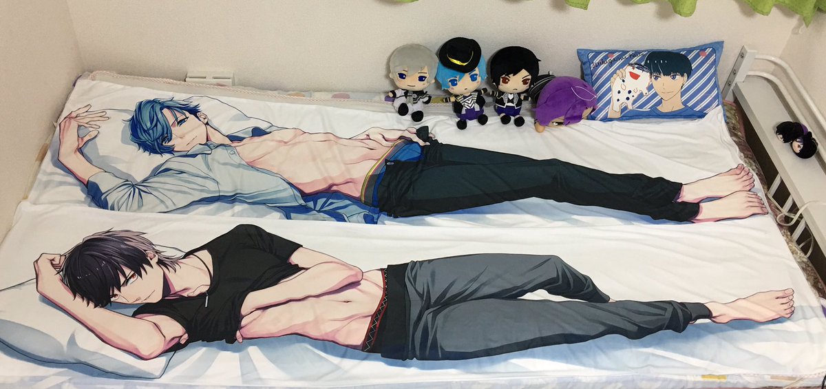 忍 a twitteren 親 そういえば180センチのクッションね おばあちゃんが作ってくれるってよ 私 え 親 あの 健十とごうちんの 抱き枕カバーのやつ 私 えっ 待って おばあちゃんにアレ 見せたの 親 サイズはかったんだから当たり前でしょ