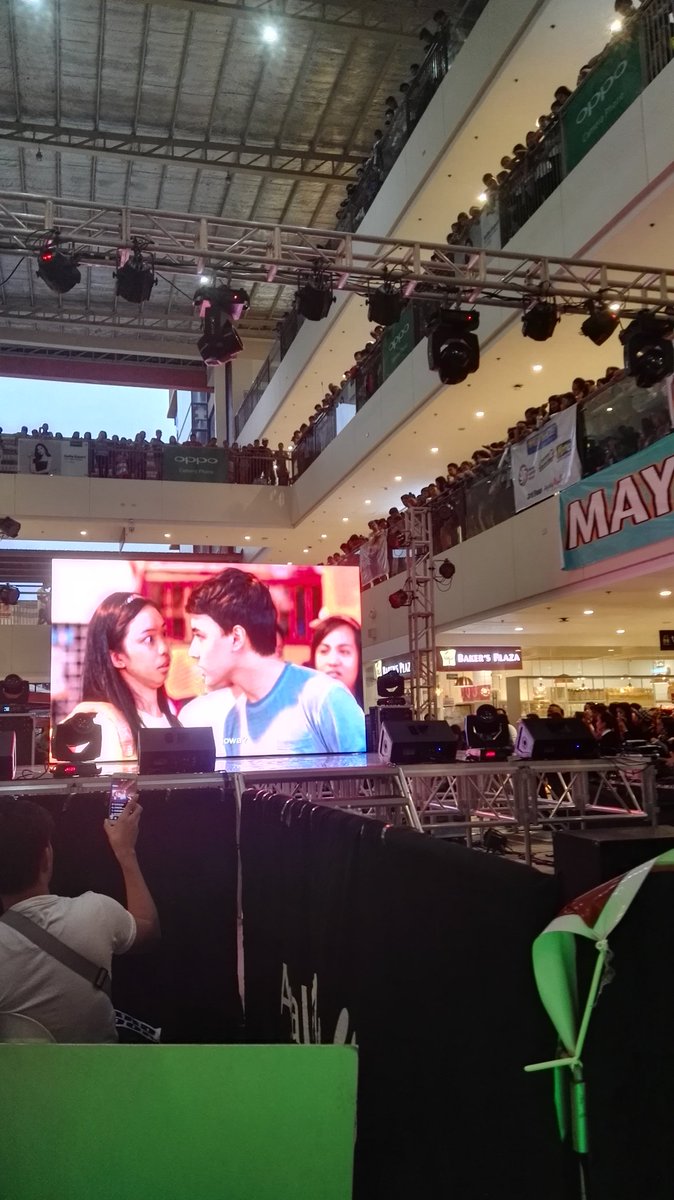 MMEofc's tweet photo. Nag start na po. Grabe yung energy ng crowd! 

MAYWARD BIYAHENG LEGAZPI
#PushAwardsMayWards https://t.co/jD9RblBEoC