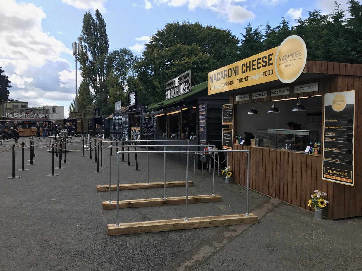 eatmacmore's tweet photo. #MacCabin onsite @Harlequins #TheStoop #Twickenham lots of happy customers and looking forward to the season ahead #COYQ #MacAndCheese https://t.co/aTyABhmEf0