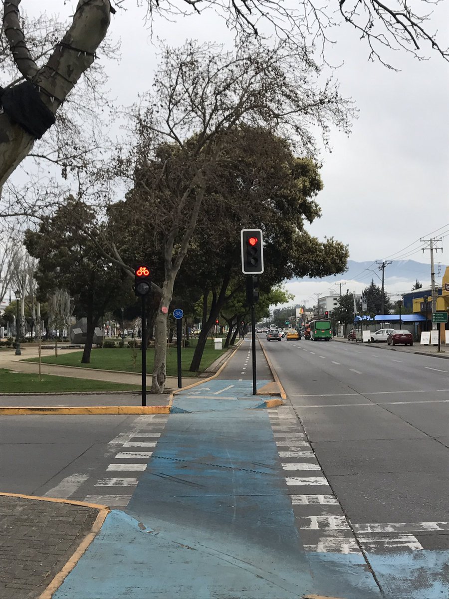 ragliatim's tweet photo. @DannyUlloa ya estamos en edificio Chorrillos a 3,4kms de #RadiolaM en 12min Comparto semáforo ciclista que hablamos ...slds! https://t.co/UZI78PCXp8