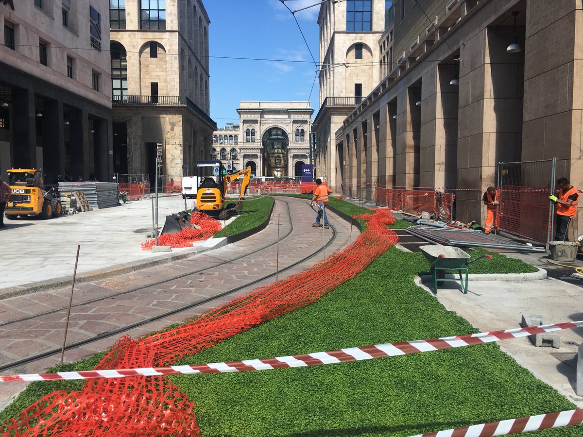 ComuneMI's tweet photo. Ultimi ritocchi in via Marconi. Domani alle 11.45 l’inaugurazione del nuovo accesso privilegiato e pedonale a piazza Duomo https://t.co/VsjNodebgV