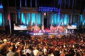 Día de Extremadura, gran despliegue de medios audiovisuales, Pantallas Led videocenter.es/alquiler-equip…