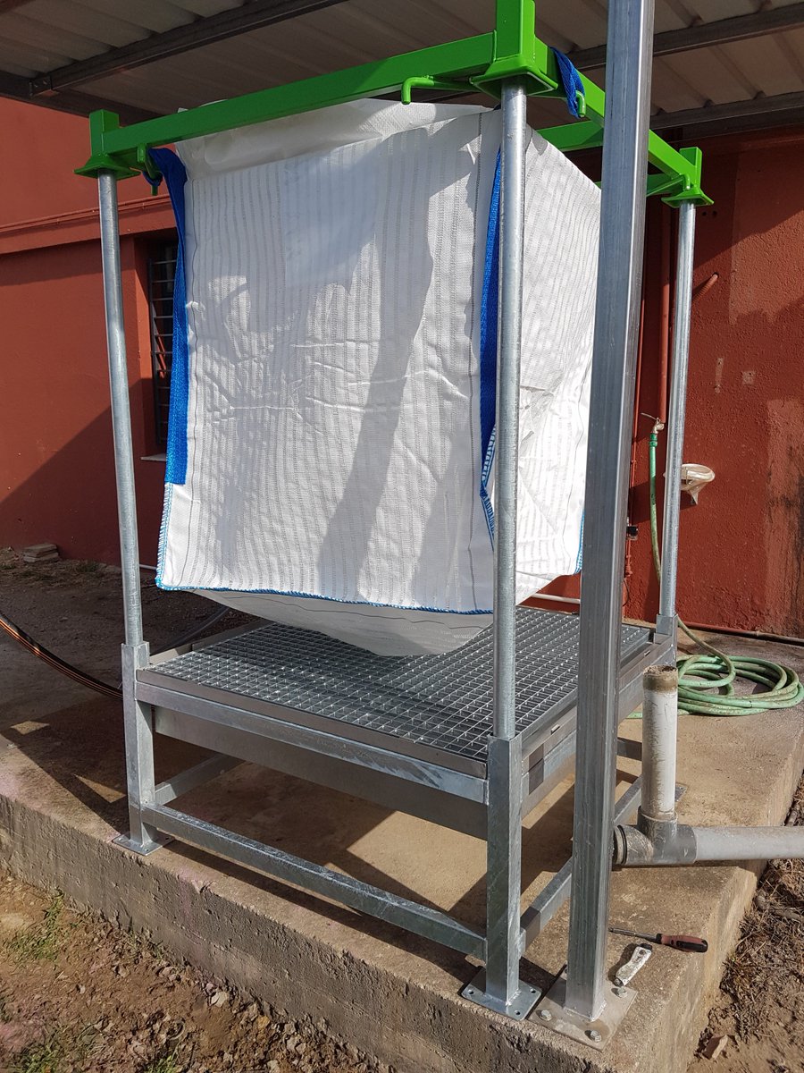 Isofilter_ESP's tweet image. Soporte de #bigbag #filtrante con contenedor de retención. bit.ly/2f02cZO