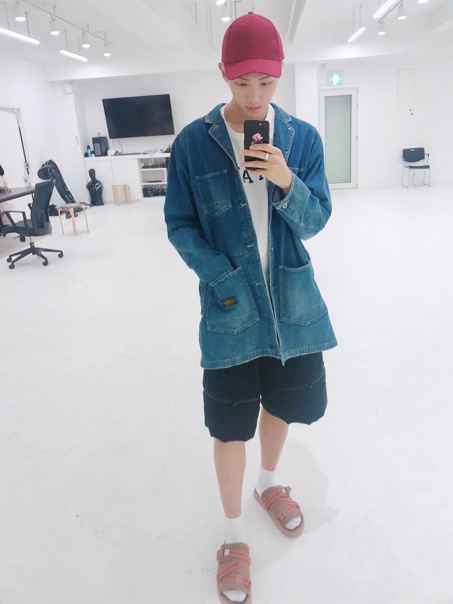 idontknowyoy's tweet photo. 두 분께 생일 축하해❤ ㅋㅋㅋ 사랑해. 내 가장 친한 친구 & 내 우상 💞💕🎁🎉🎊🎈💙💜💚❤💗💓💕💖💞💘💋 건강하고 행복하게 지내십시오 okay?? haha 😂
#방탄소년단 #HappyNamjoonDay #bestfriend_day #BTS https://t.co/319TZrKP9O