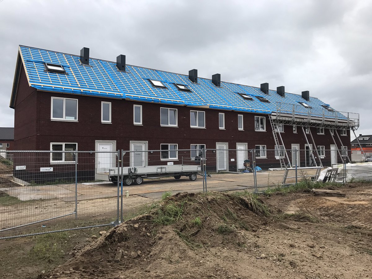 bobjongen's tweet photo. 8 woningen in 8 dagen! Dat is @MorgenWonen in @Bosdael_Swalmen! De nieuwe bouwstandaard! Van @VolkerWessels! @JongenBouw @JongenOntwikkel https://t.co/cCHjmtzSwP