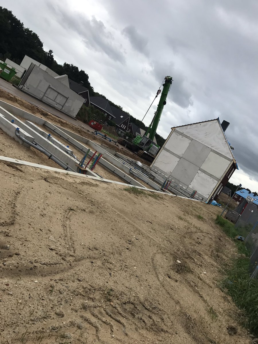 bobjongen's tweet photo. 8 woningen in 8 dagen! Dat is @MorgenWonen in @Bosdael_Swalmen! De nieuwe bouwstandaard! Van @VolkerWessels! @JongenBouw @JongenOntwikkel https://t.co/cCHjmtzSwP