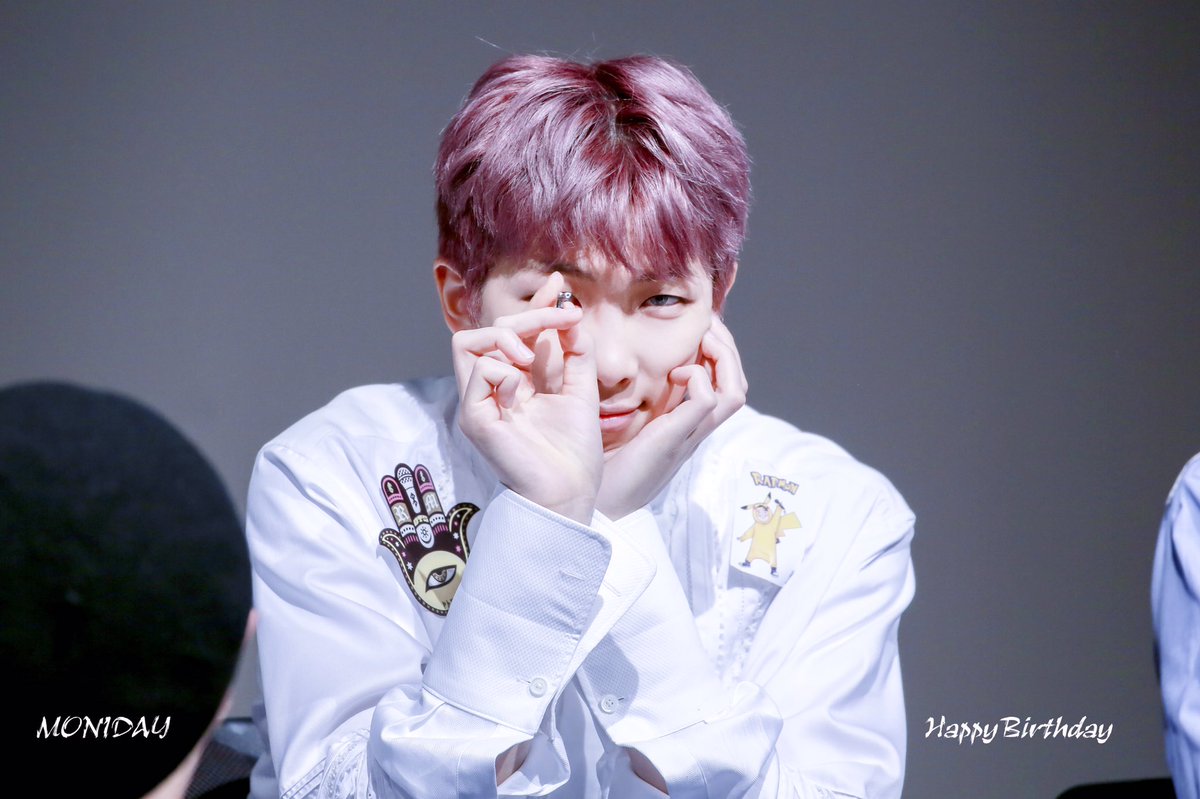 몬이데이*･ tweet media