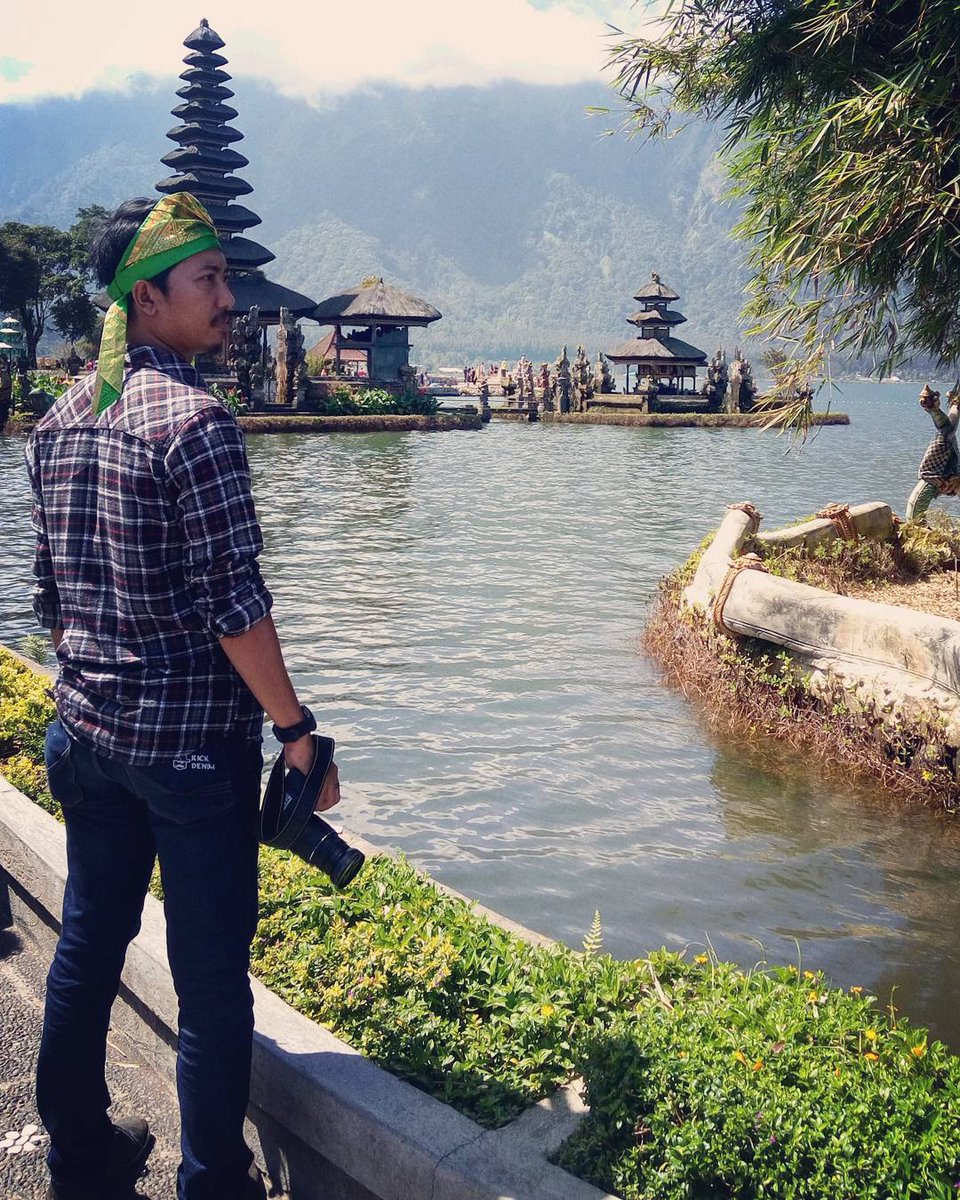 dhitya_AK's tweet photo. Mungkin yang kamu tulis bukan tentang saya, 
mungkin tidak akan pernah tentang saya, 
tapi yang saya tulis masih tentangmu. https://t.co/Owier9ov4z