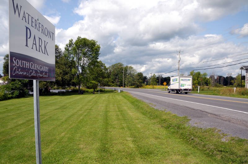 Parking problems persist at Glen Walter park bit.ly/2w1pnu6 #SouthGlengarry #GlenWalter @FRANKPREVOST1 https://t.co/JkRtB4MGBc