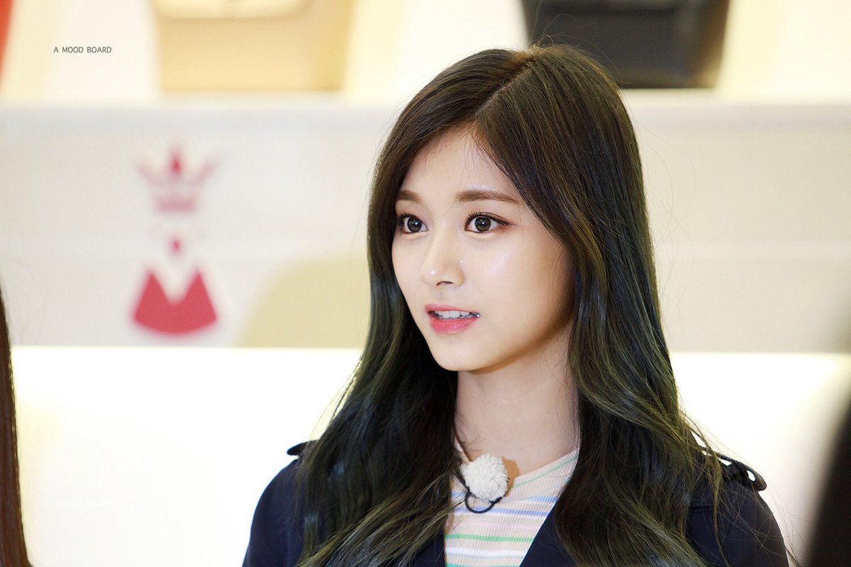 tzuyu_14_06's tweet photo. @tccandler I vote #TZUYU from @JYPETWICE #100MostBeautifulFaces2017
#tccandler #faces2017 https://t.co/ULj5Vk3o2S https://t.co/UVwhdDCHun