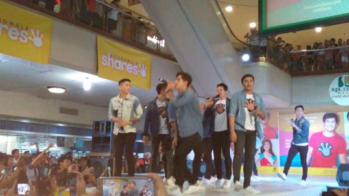 Kingsters_OFC's tweet photo. One Up performed for Boardwalk event at Sta. Lucia Mall. 👏❤
#oneupralfking
#kingsters https://t.co/W5Wc5dvoN4