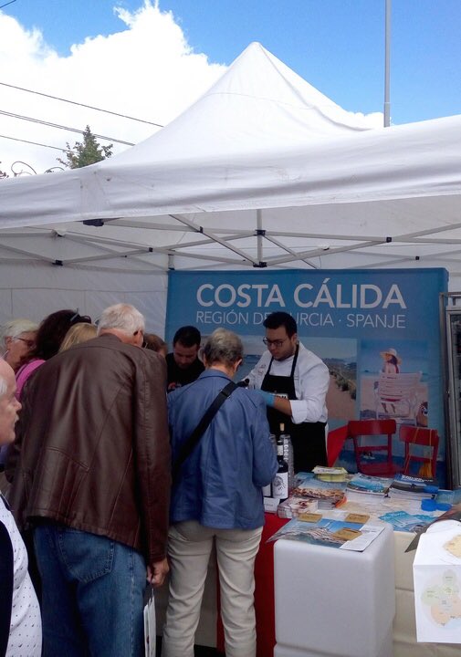 itremurcia's tweet photo. La #RegióndeMurcia se promociona en #Ámsterdam como destino 🥘🍷gastronómico y cultural 🌆en el 'Día de España' 🇪🇸https://t.co/BI4EwW7rBo https://t.co/Pu7Fa3l1MS