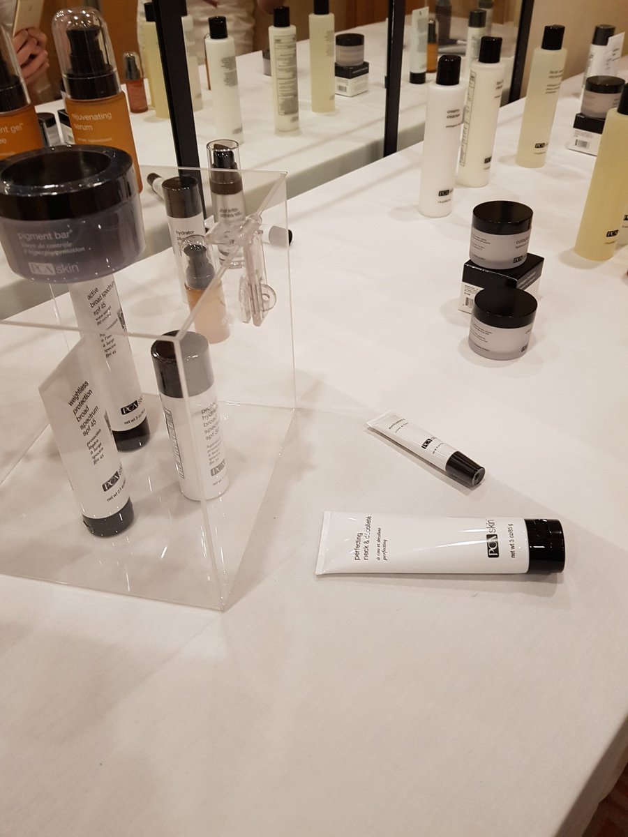 neofundi's tweet photo. Home range is as powerful as treatment in salon @PCASkinSA  #pcaskinsa @franco_danielle @alexavgitidis https://t.co/JCb7AVEND3