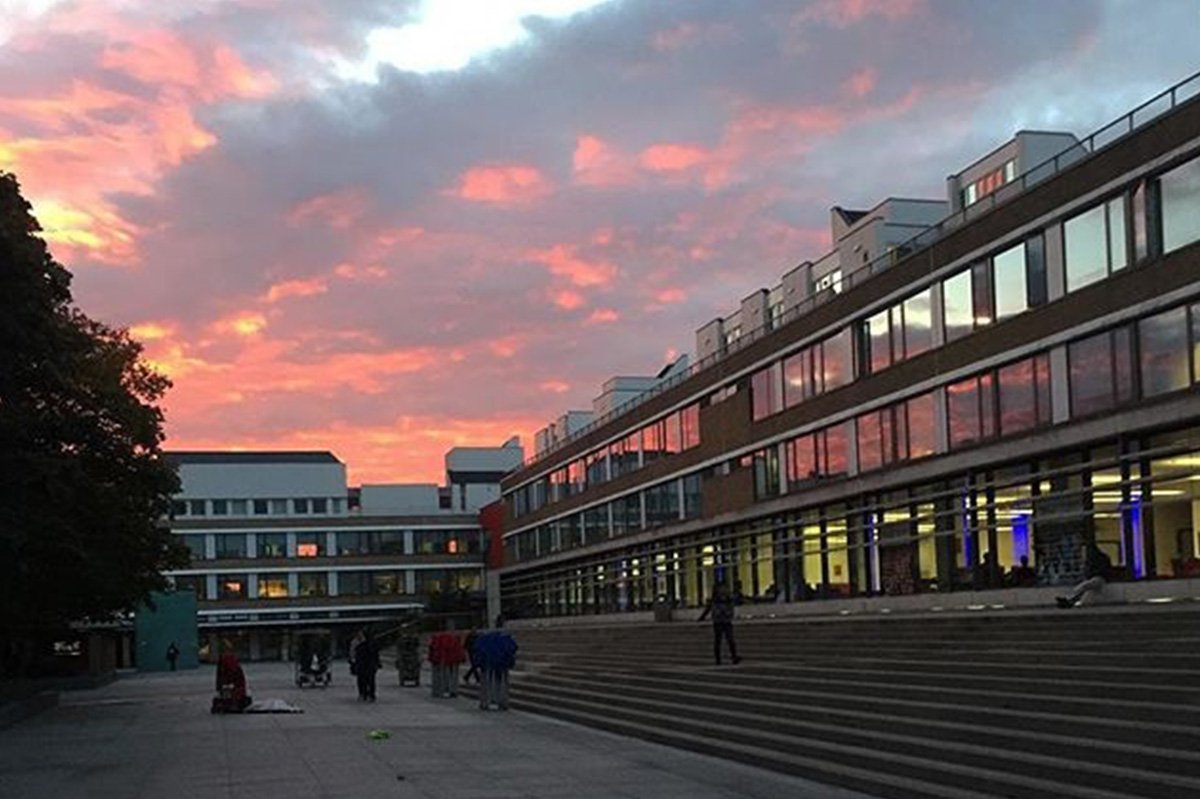 Campus photo of the week: Thanks to <a href="/catherinealiced/">Cat🍒</a> for this great photo of the sun setting over Alex Square! 🌤️#loveLancaster