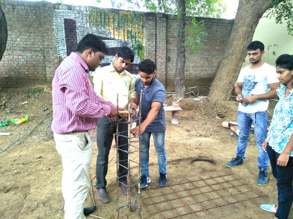hsa_sonipat's tweet photo. Students doing practical demonstration of RCC Footing in our #ConstructionYard.
#Architecture #HSASonepat https://t.co/KaRuLwUN5C