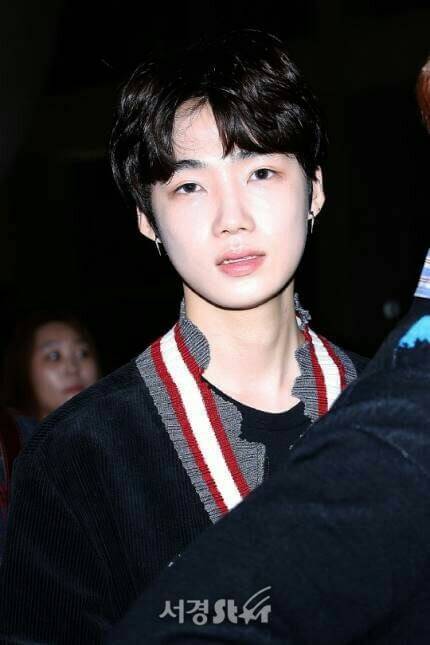 TheBoyzUpdate's tweet photo. [Pict] 170911 THE BOYZ at Gimpo Airport, Heading to Japan.

#CREKERZ #THEBOYZ #더보아즈 #HAKNYEON #SANGYEON #NEW #KEVIN https://t.co/0PEomZaeMq