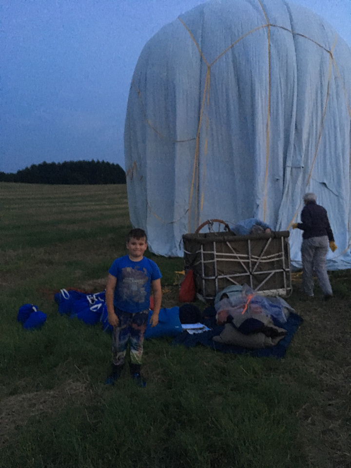 FCGasBalloon's tweet photo. Coming in for a landing., deflating and dinner with the locals! #gb2017fr https://t.co/qEAXli3Kcb
